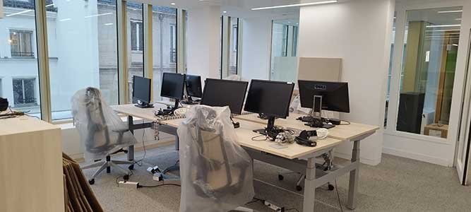 Postes de travail réinstallés et protégés après un déménagement de bureaux